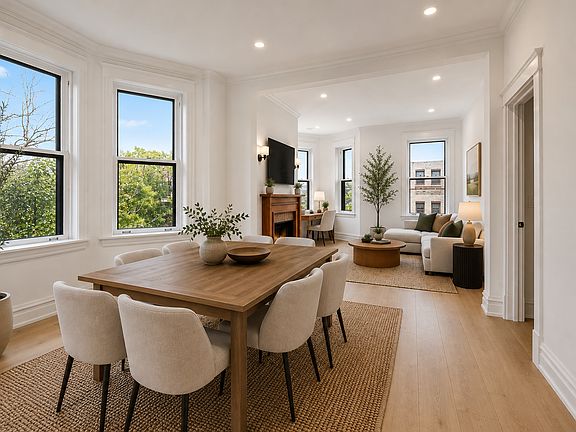 5th image of 2025 W Roscoe St APT 3F