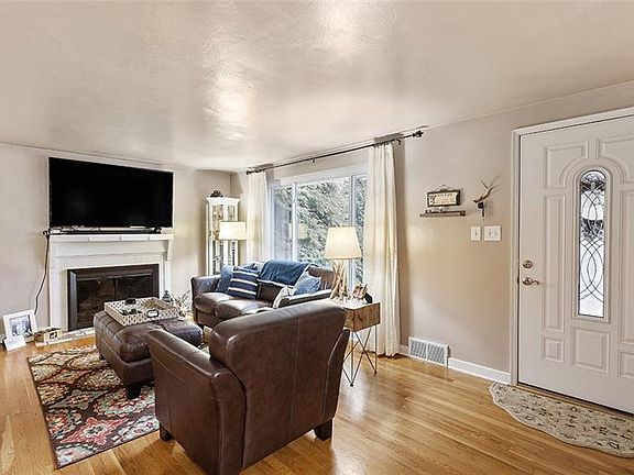 2nd image of 5286 Overlook Glen Dr