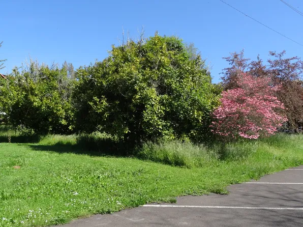 374 2nd St, Elkton, OR 97436