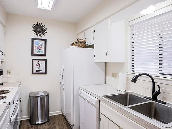 3rd image of 1201 N Pierce St APT 28
