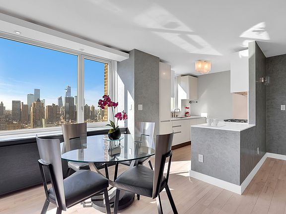 4th image of 322 W 57th St #38S1