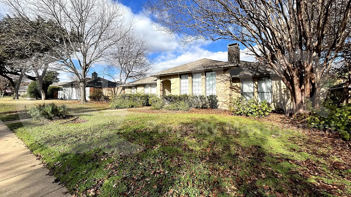 5 bed, 3.0 bath, 2675 sqft, $3,000 — Photo 2