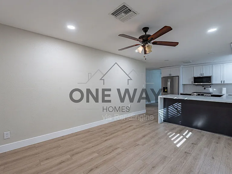 745 E Pierce St — Photo 11