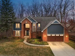30546 Knighton Dr, Farmington Hills, MI 48331