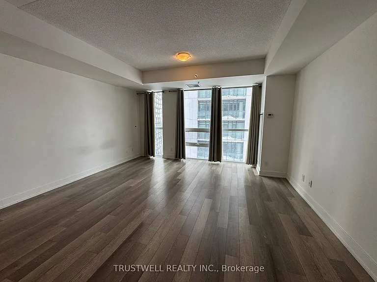 318 Richmond St W #1810 — Photo 5