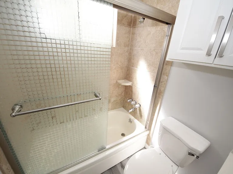 The Royalton Apartments — Photo 15
