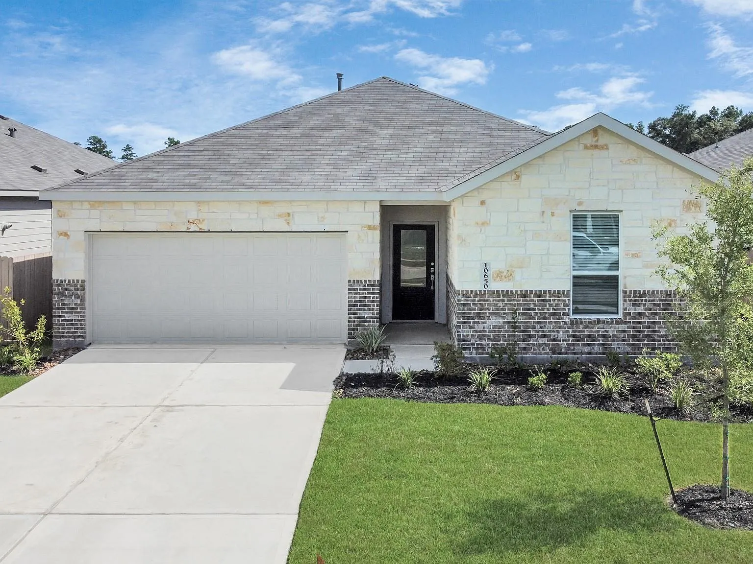 3 bed, 2.0 bath, 1570 sqft, $1,900 — Photo 3