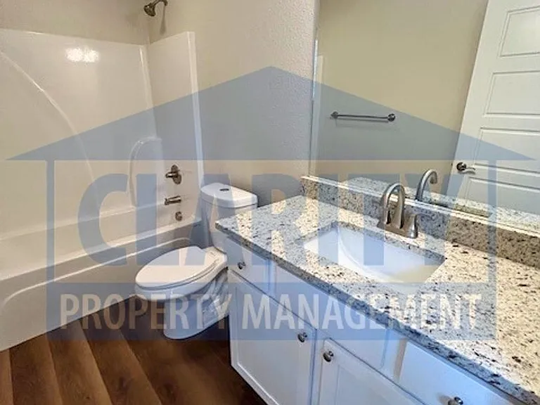 1594 Perry St SE — Photo 15