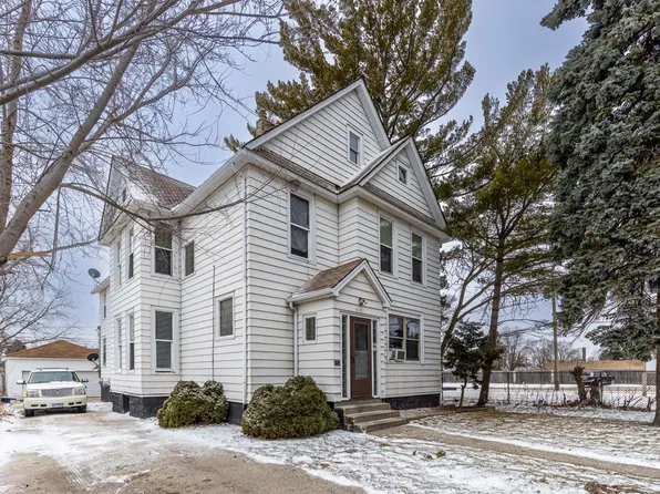 417 10th St, North Chicago, IL 60064