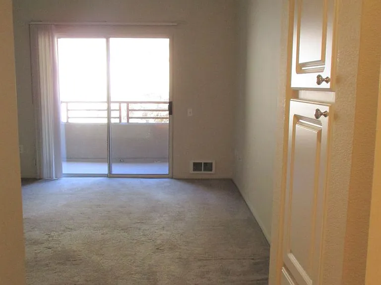 200 Caldecott Ln #113 — Photo 10