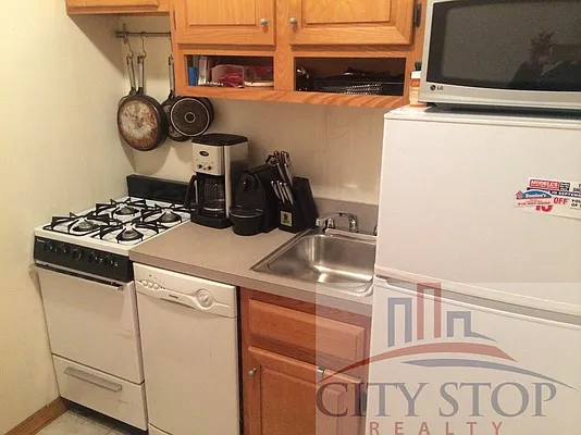 Rented by City Stop Realty | media 2