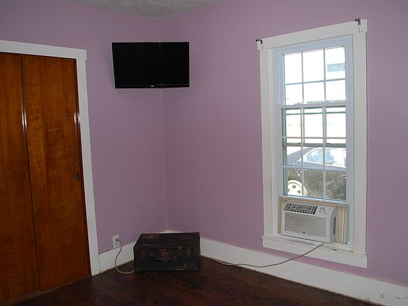 5th image of 22 E Xenia St