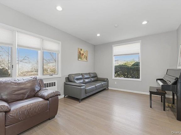 5th image of 373 Northfield Road