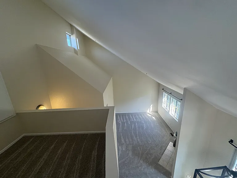 1043 Southwood Dr #J — Photo 6