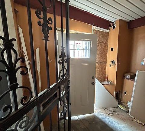 3rd image of 2038 W Spencer Ave