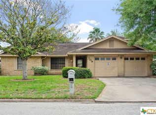 108 Del Mar Dr, Port Lavaca, TX 77979