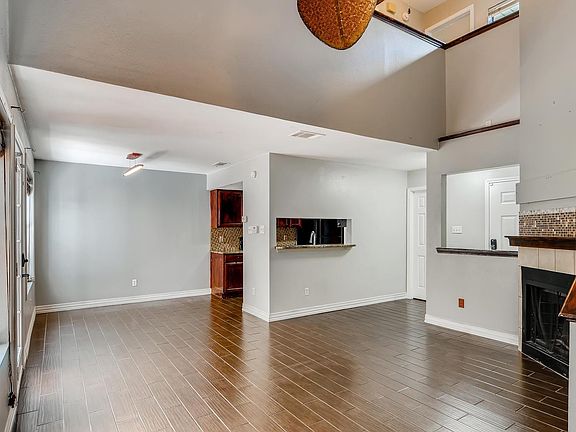 2nd image of 512 Eberhart Ln APT 504