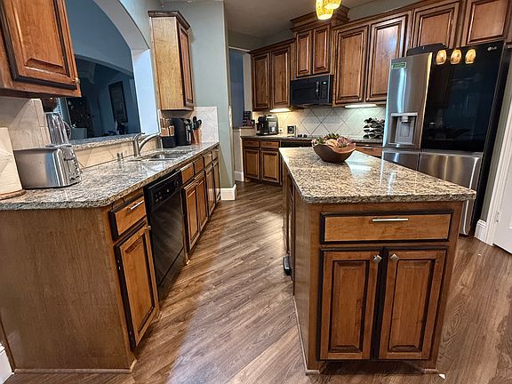 3rd image of 5521 Dorchester Ln