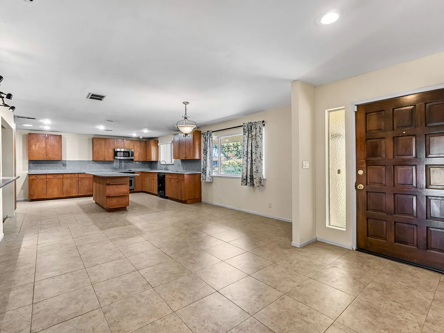 5170 East Huntington Avenue - N/A — Photo 4