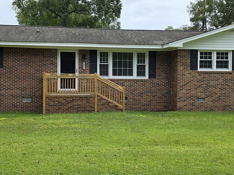 1011 Cedar Dr S #A — Photo 1