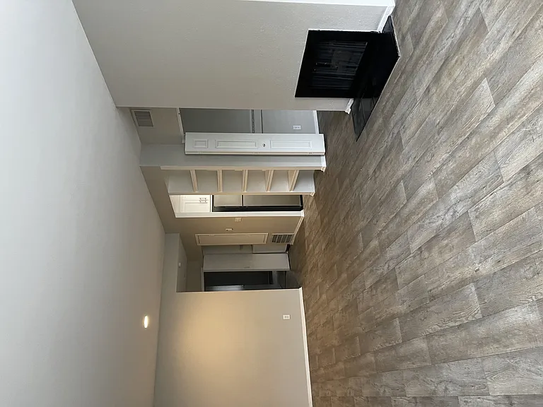 Augusta Court Apartments — Photo 24