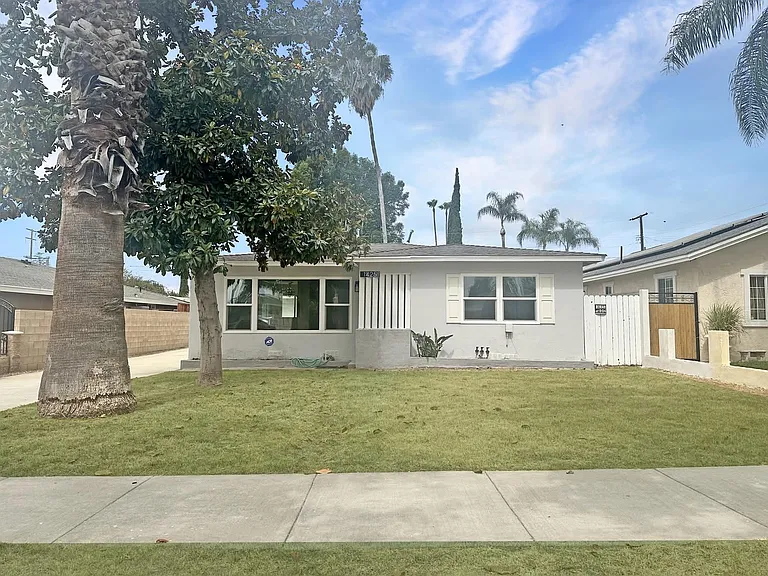 1425 N Marcella Ct — Photo 3