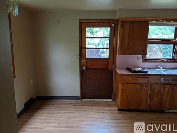 4th image of 1322 Logan Ave NW
