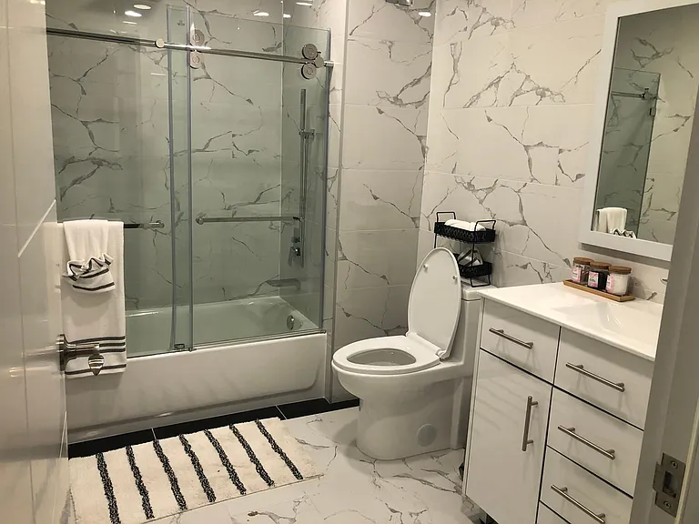 4910 Spruce St #401 — Photo 14