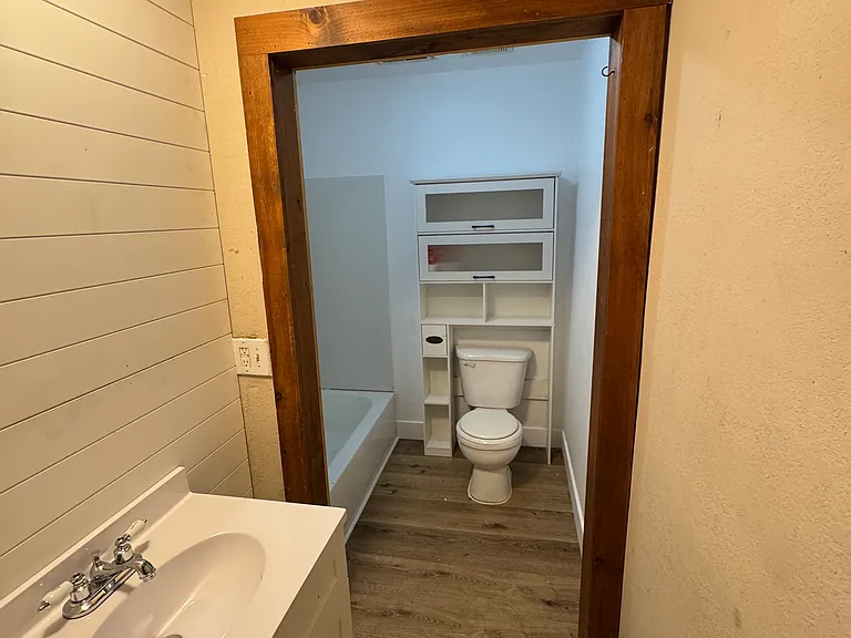 123 S Main Ave — Photo 8