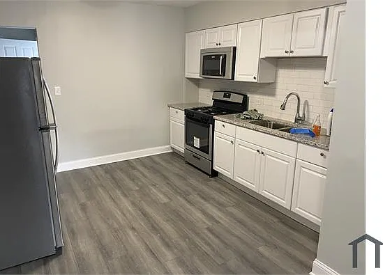 9713 S Avenue L #2 — Photo 7