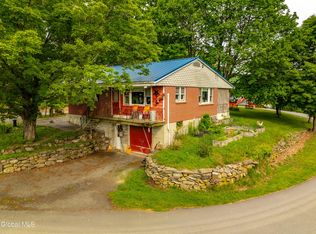 62 Tybush Ln, Troy, NY 12180