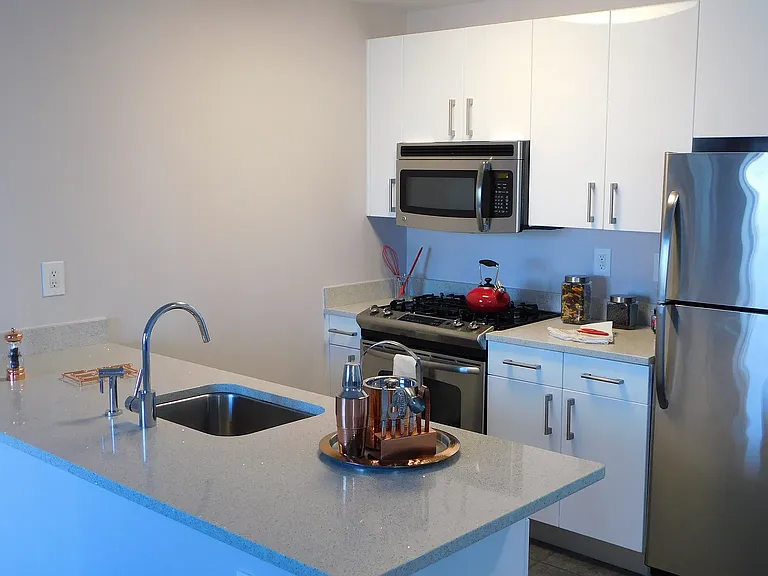 34 Berry St #4U — Photo 2