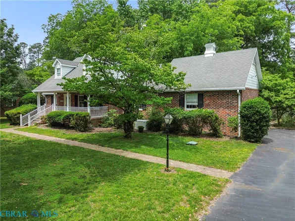 1340 Riverview Dr, West Point, VA 23181