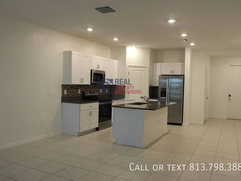 10821 Fowlers Bluff Ct — Photo 5