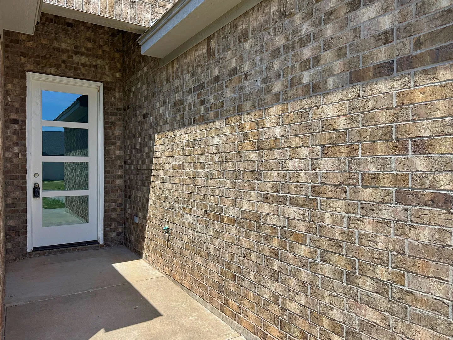 Impeccable maintained 4-bedroom, 2 bath home with an open floorplan. — Photo 2