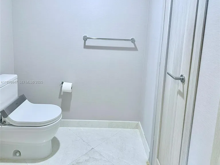 17111 Biscayne Blvd #409 — Photo 14