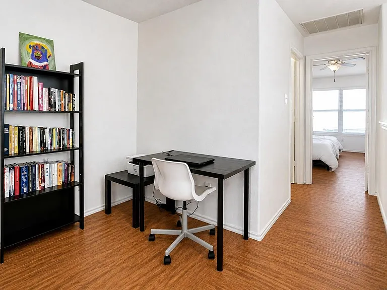 6423 Calgary Woods Ln — Photo 14