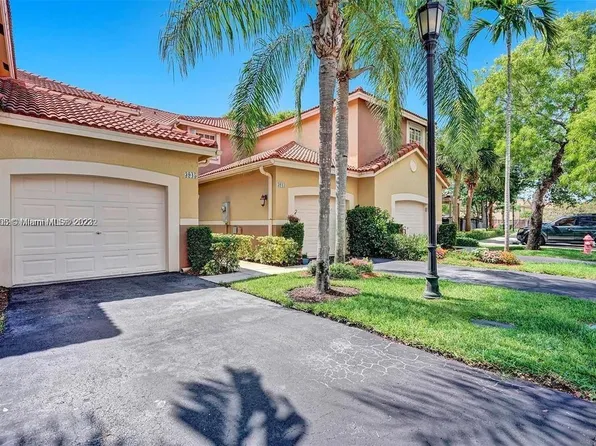 3945 San Simeon Ln, Weston, FL 33331