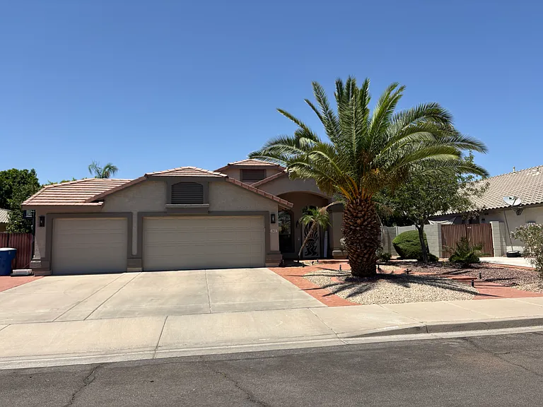 2412 E Kempton Rd — Photo 1