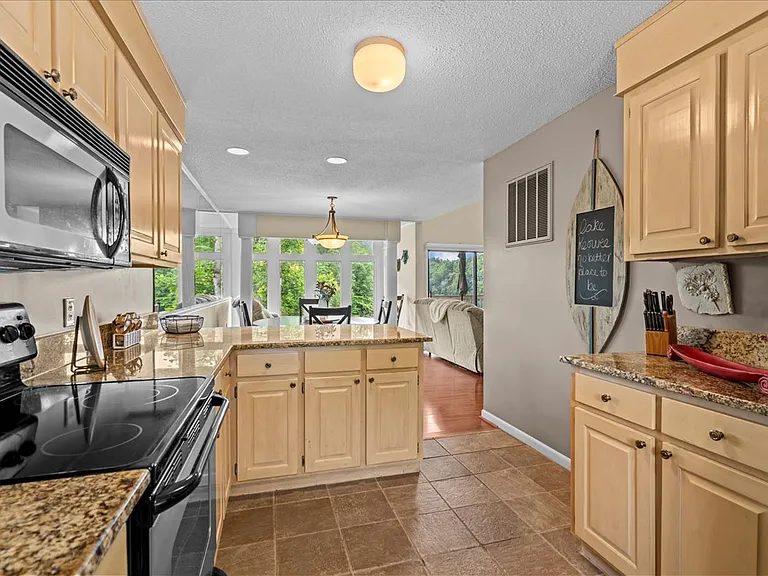 701 Loran Pointe Cir — Photo 29
