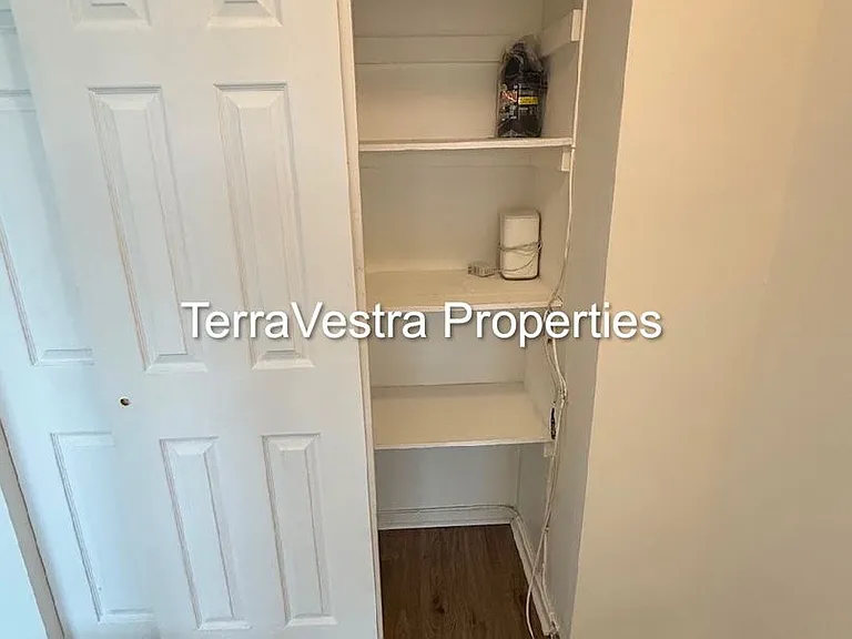 1003 Barclay Towers — Photo 17