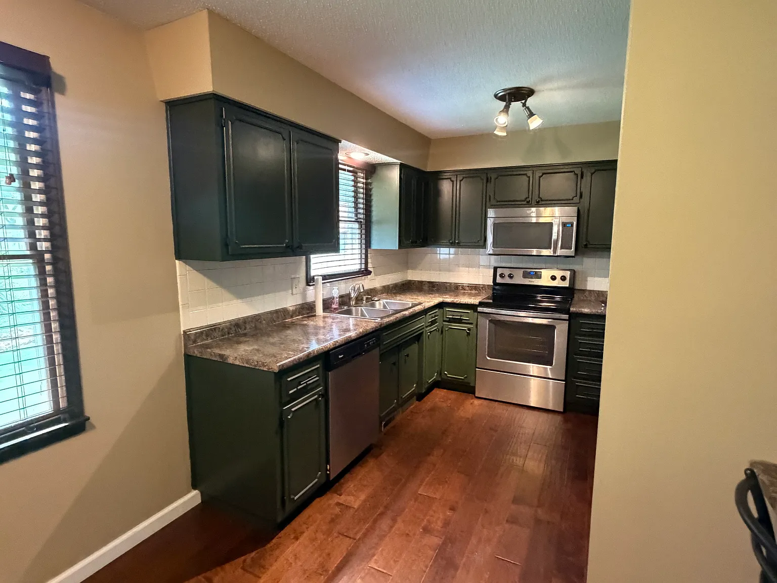 3 bed, 2.5 bath, 1530 sqft, $1,750 — Photo 4