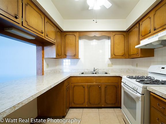 5th image of 418 N 1st St APT 5