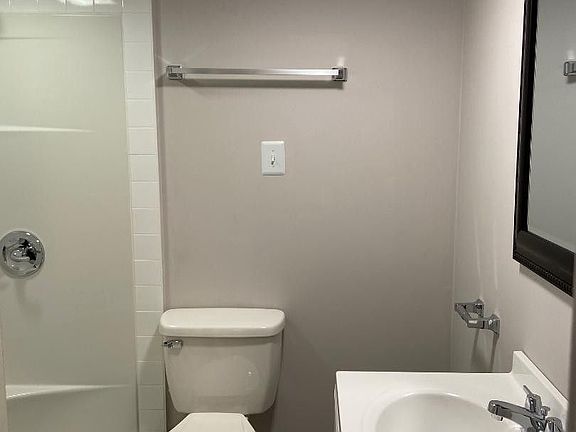 4th image of 2705 E 8th Plz #B