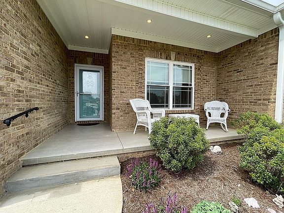 4th image of 2004 Oak Hill Ct