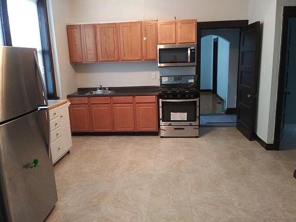 3rd image of 3400 W Palmer St