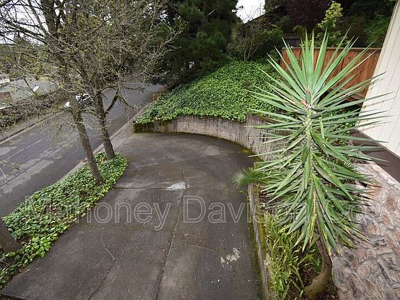 3rd image of 529 Joelle Hts