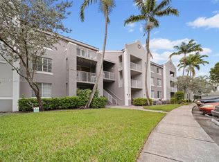 720 SW 111th Ave APT 201, Pembroke Pines, FL 33025