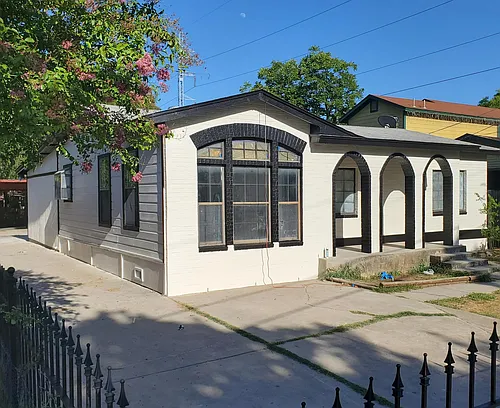 2026 Dahlgreen Ave Photo 1
