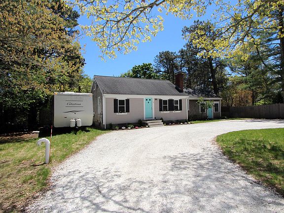 4th image of 72 Airline Road
